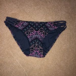 Patterned swimsuit bottoms